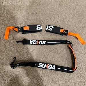 Ski straps for easy carrying